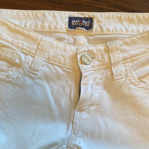Jean Paul Gaultier white jeans size 29 but fit’s smaller, more like 26-27. - Picture 3 of 5